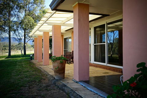 Verona Vineyard Cottage - New Castle Holiday 1