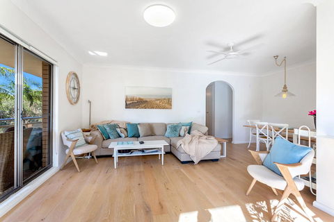 Victory Court, Unit 1/3-7 Columbia Close - New Castle Holiday 2