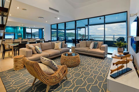 Villa 12 The Edge On Hamilton Island - New Castle Holiday 1