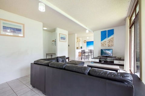 Villa Ellisa, Unit 1/10 Columbia Close - New Castle Holiday 0