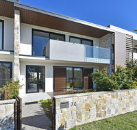 Villa Positano Waterside at Trinity Point - New Castle Holiday