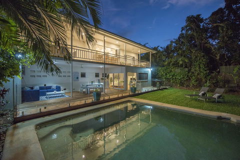 Villa Sorrento - Luxury Holiday Home - New Castle Holiday 2