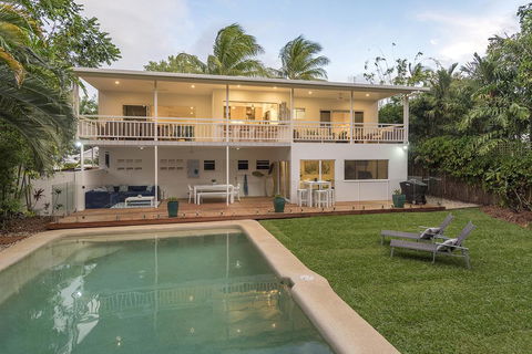 Villa Sorrento - Luxury Holiday Home - New Castle Holiday 1