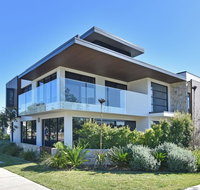Villa Sorrento Waterside at Trinity Point - New Castle Holiday