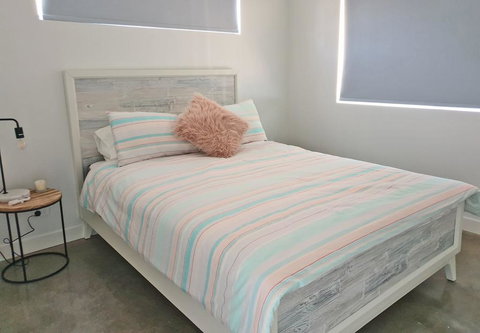 Vines And Stars - New Castle Holiday 1