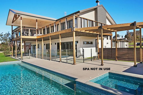 Vineyard Views - New Castle Holiday 1