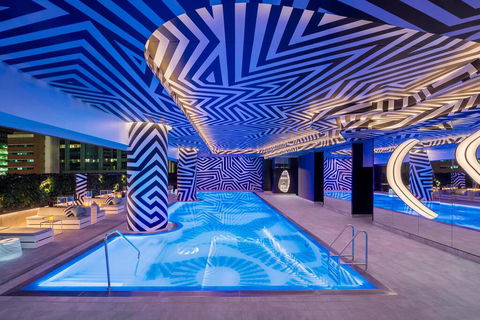 W Brisbane - New Castle Holiday 0