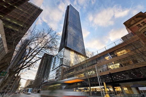 Wake To Eureka Tower Views From Prestigious Collins St - New Castle Holiday 1