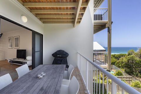 Wake Up To Ocean Views In Stylish Comfort - New Castle Holiday 3