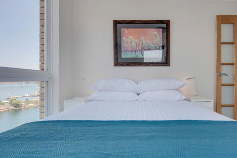 Wake Up To Sydney Harbour - New Castle Holiday 2