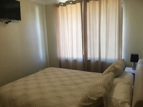 Wakeford St - New Castle Holiday 0