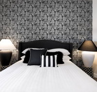 Walk everywhere in the city from a historic home - New Castle Holiday