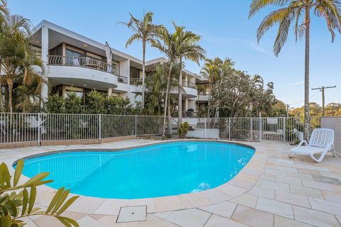 Walk To The Beach, Sunshine Beach - New Castle Holiday 1