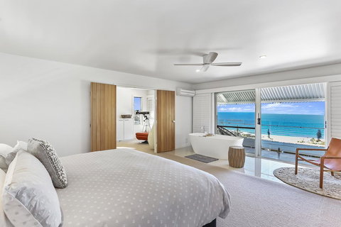 Walking On Sunshine - New Castle Holiday 3