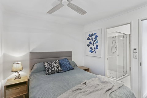 Walking On Sunshine - New Castle Holiday 2