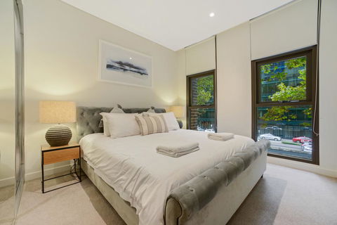 Walking To Darling Harbour, ICC,QVB, Shopping Mall - New Castle Holiday 3