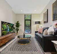 Walking to Darling Harbour ICCQVB Shopping Mall - New Castle Holiday