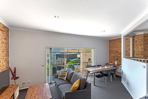 Wallawa Road 2/35A - New Castle Holiday 1