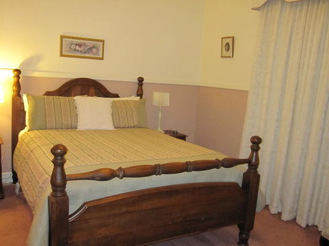 Walton House Bed & Breakfast - New Castle Holiday 2
