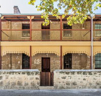 Warders Cottage Iconic Cottage in the Heart of Freo - New Castle Holiday