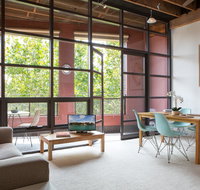 Warehouse Apartment with Balcony in Trendy Area - New Castle Holiday