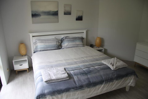 Warnbro Beach Family Accommodation - New Castle Holiday 0