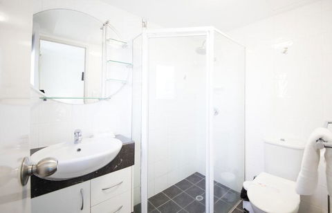 Warringa Surf Holiday Apartments - New Castle Holiday 0