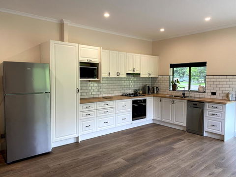 Waterfall Unit Farm Stay - New Castle Holiday 2