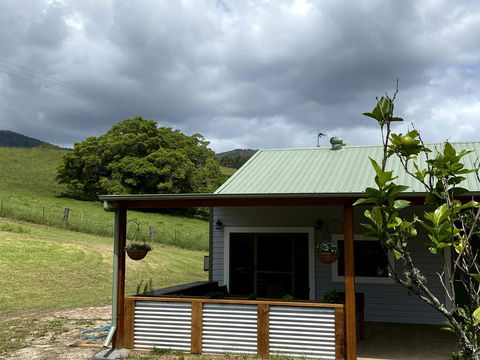 Waterfall Unit Farm Stay - New Castle Holiday 1