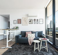 Waterfront apt on Mel Collins Street3 - New Castle Holiday