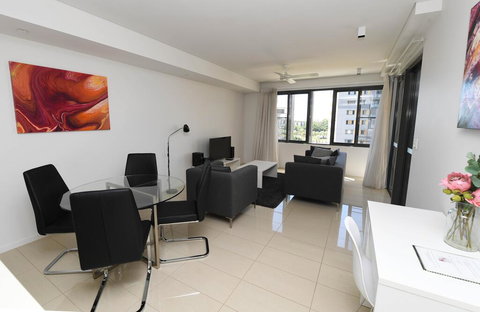 WATERFRONT DARWIN TROPICAL DELIGHT - New Castle Holiday 1