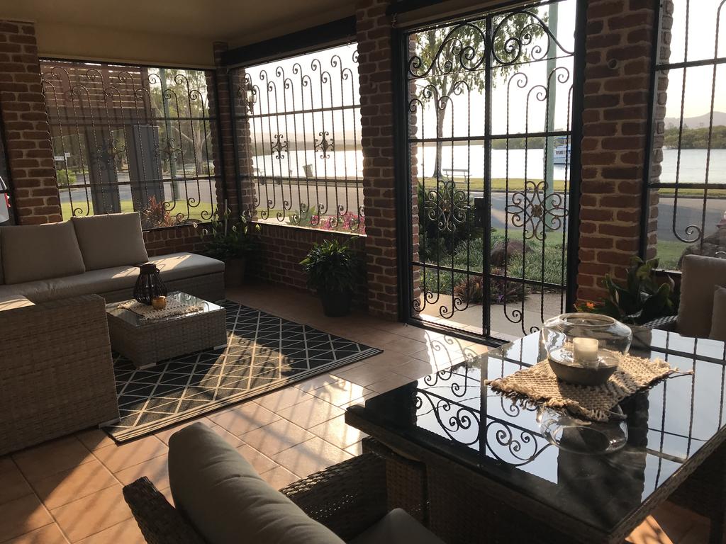 Coombabah QLD New Castle Holiday