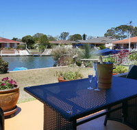 Waterfront Haven with jetty mooring and WiFI - New Castle Holiday