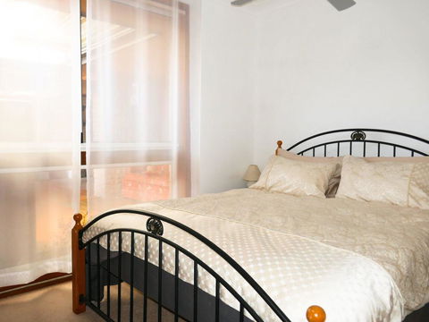 Waterfront Haven With Jetty, Mooring And WiFI - New Castle Holiday 3