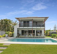 WATERFRONT HOME BORDERING MOOLOOLABA - New Castle Holiday