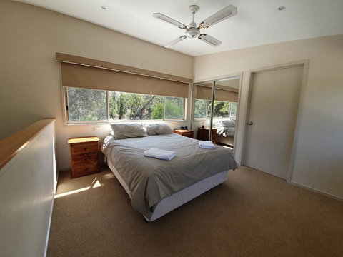 Waterfront Retreat At Wattle Point - New Castle Holiday 3