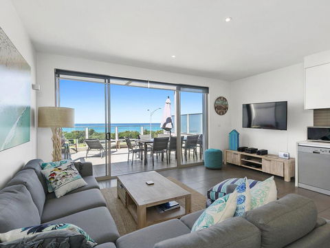 WATERFRONT SEVEN - In The Heart Of Lorne - New Castle Holiday 3