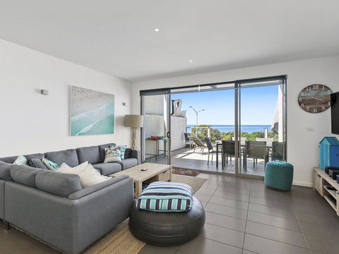 WATERFRONT SEVEN - In The Heart Of Lorne - New Castle Holiday 0