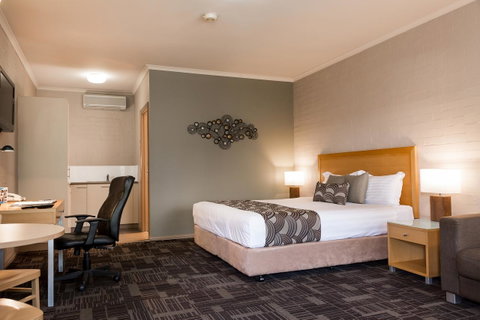 Blazing Stump Motel & Suites - New Castle Holiday 15