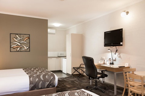 Blazing Stump Motel & Suites - New Castle Holiday 9