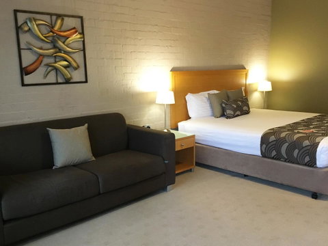 Blazing Stump Motel & Suites - New Castle Holiday 13