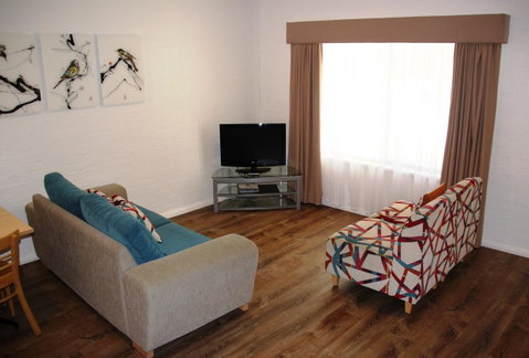Blazing Stump Motel & Suites - New Castle Holiday 29