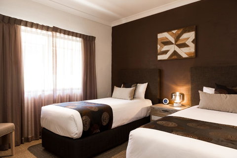 Blazing Stump Motel & Suites - New Castle Holiday 1