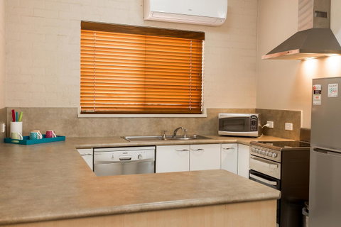 Blazing Stump Motel & Suites - New Castle Holiday 30