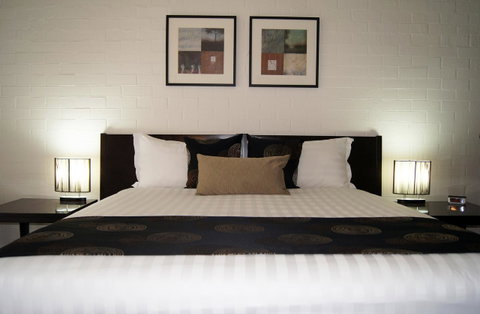Blazing Stump Motel & Suites - New Castle Holiday 10