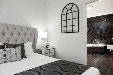 Blazing Stump Motel & Suites - New Castle Holiday 25