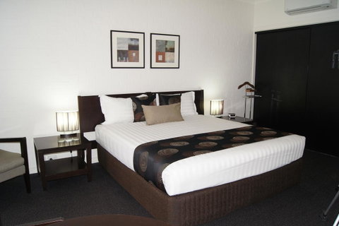 Blazing Stump Motel & Suites - New Castle Holiday 16