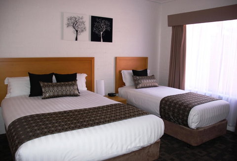 Blazing Stump Motel & Suites - New Castle Holiday 27