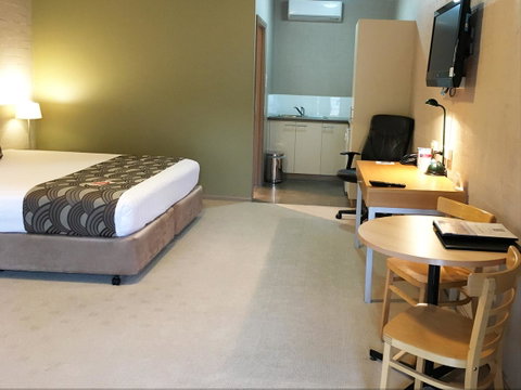 Blazing Stump Motel & Suites - New Castle Holiday 41