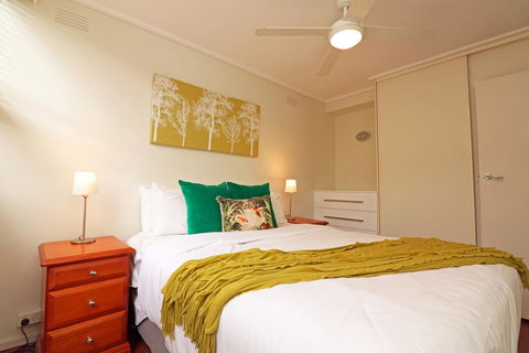 Colour Pop Fitzroy - 3 Bedroom Pet Friendly - New Castle Holiday 14